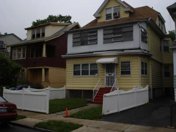 165 N 14th St, East Orange, NJ 07017