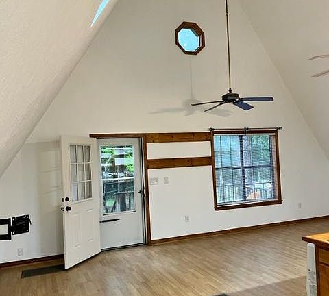 4th image of 3614 Sunset Dr