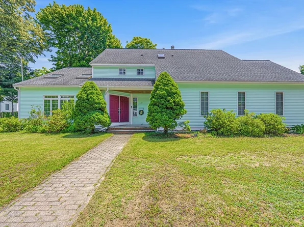 144 Wiswall Rd, Newton, MA 02459