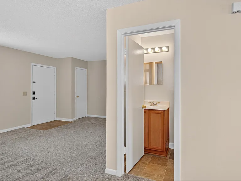 Woodlocke Apartments — Photo 45