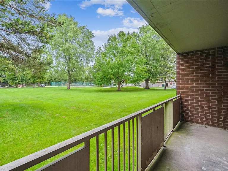 1202 Pontiac Ct — Photo 15