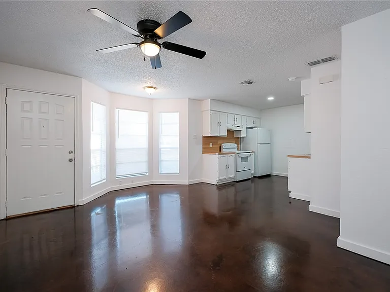 6641 Rhine Dr #B — Photo 3