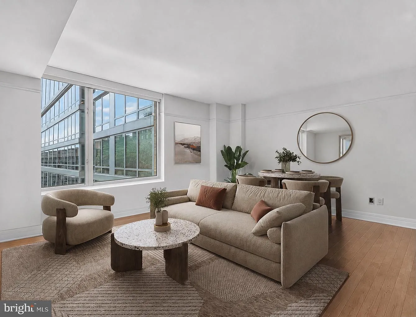 Central — Photo 1