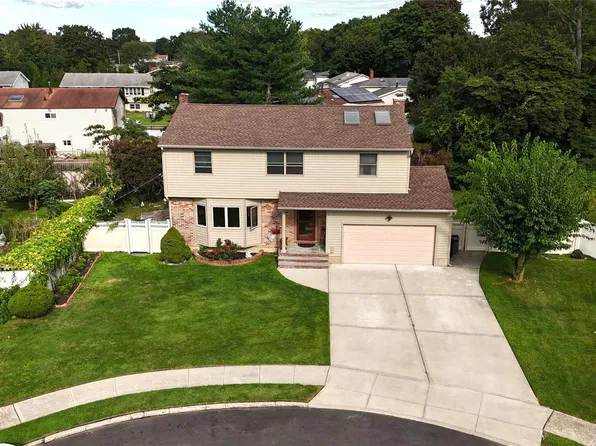 73 Anndom Court, North Babylon, NY 11703
