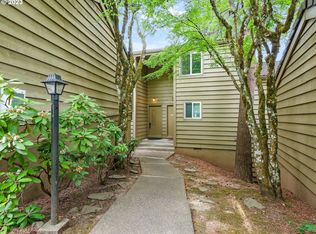 92 Cervantes Cir, Lake Oswego, OR 97035