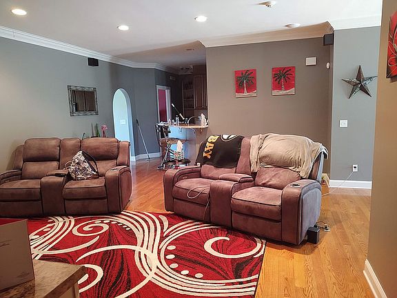 3rd image of 1216 Barnsley Pl
