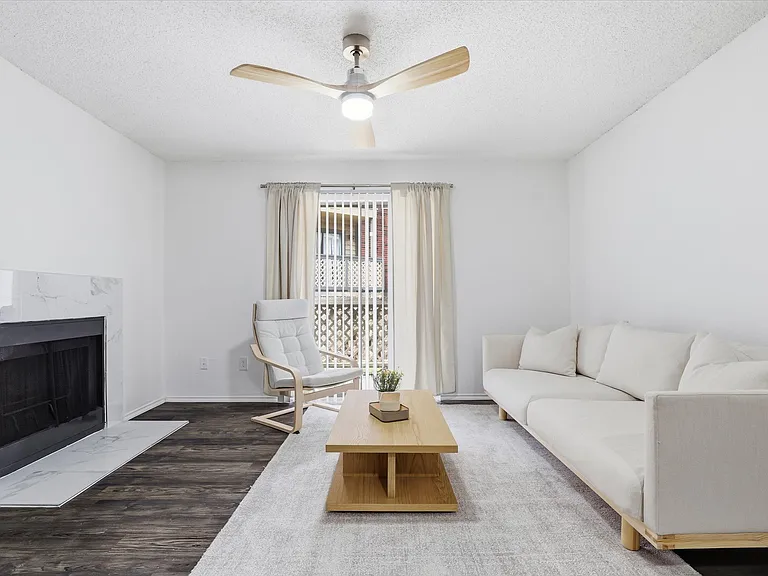 1BR, 1BA - 671SF Upgraded
