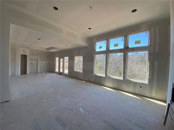 3rd image of 8564 Valley Spring Dr