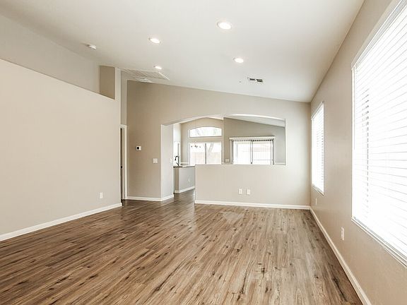 3rd image of 6418 W Magnolia St
