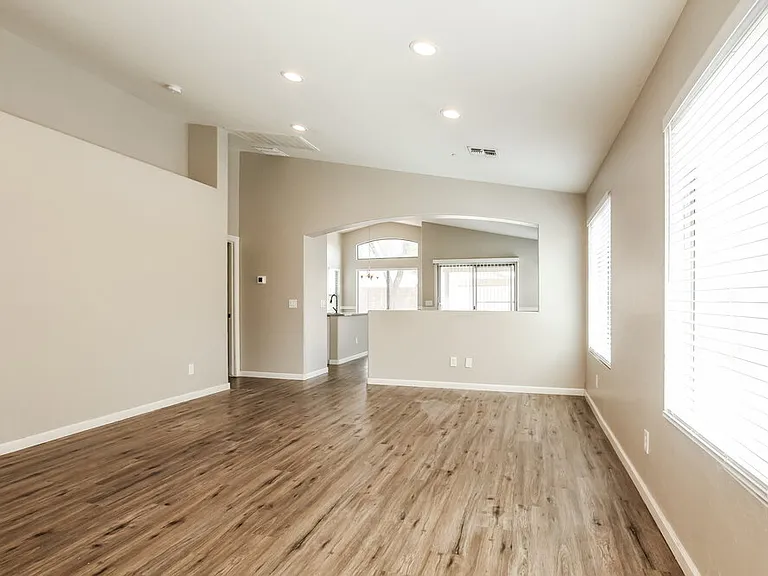 6418 W Magnolia St — Photo 3