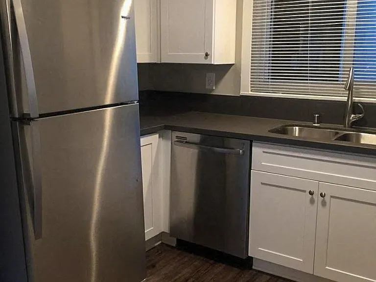 245 Cypress Dr — Photo 8