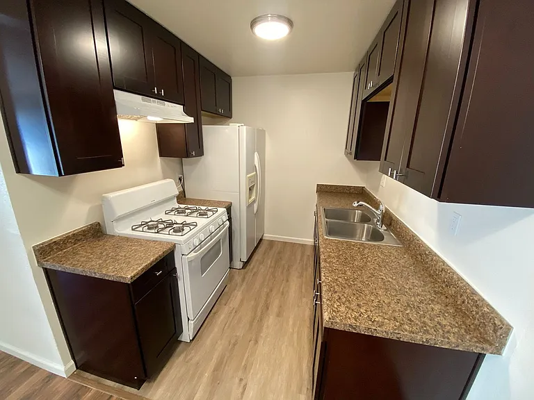 341 Lansing Cir #A — Photo 1