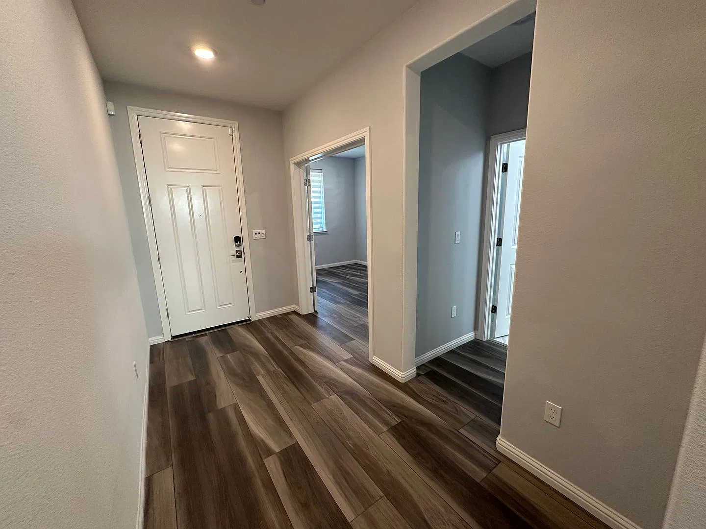 Gorgeous 4 Bedroom, 3 Bath + Office & SOLAR!! — Photo 3