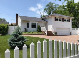 1 Miller Rd, Farmingdale, NY 11735