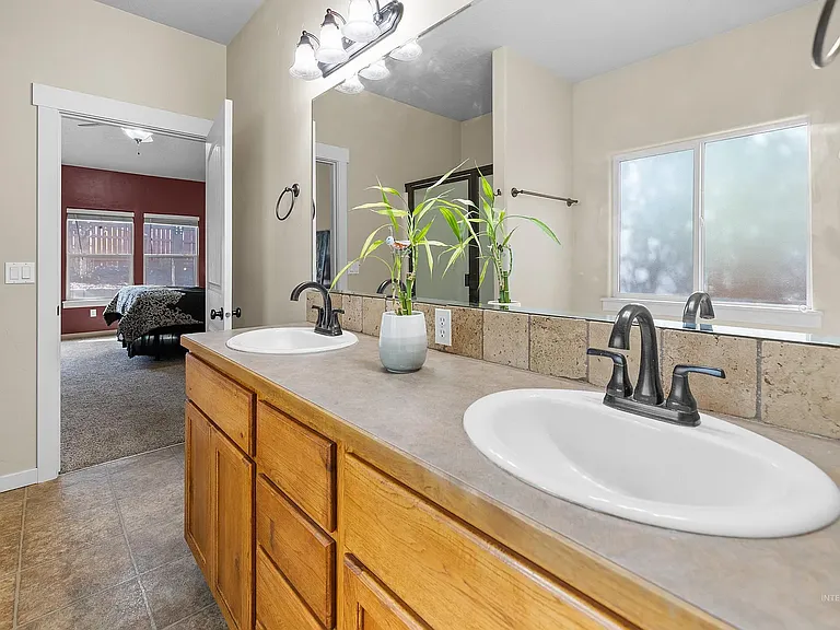12805 W Berghan St — Photo 22