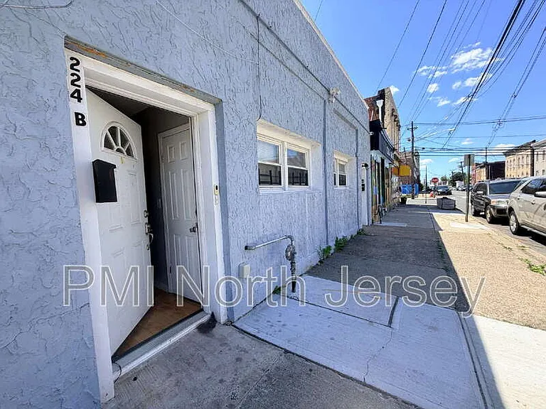 224 Macarthur Ave #B — Photo 18