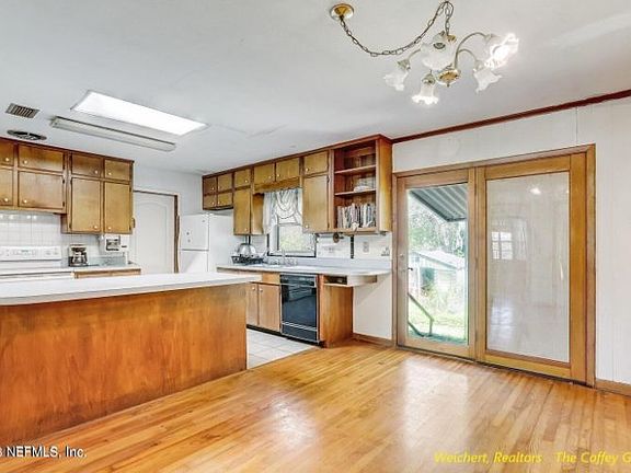 5th image of 7457 Greenway Dr #8