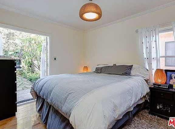 2nd image of 2322 Walgrove Ave