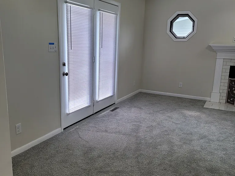 920 Princeton Dr — Photo 9