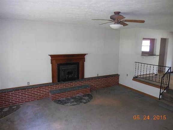 3rd image of 3293 Lynn Dr