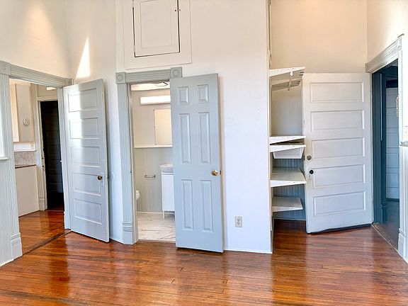 4th image of 427 Main St APT C