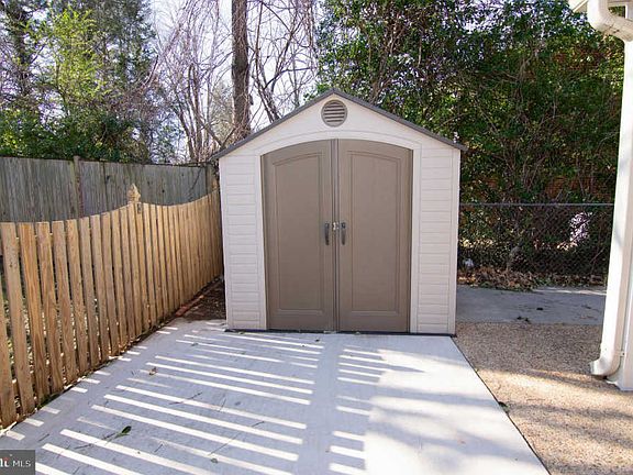 4th image of 6923 Poppy Dr