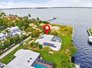 525 Bayside Dr, Fort Myers, FL 33919