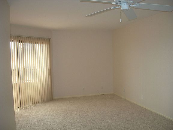 Large Bedroom 1/2