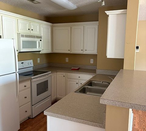 4th image of 6106 Hedgecock Cir APT 2A