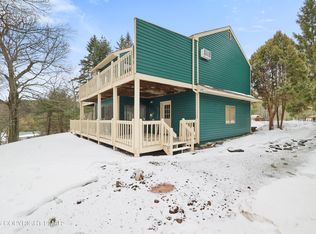 402 Shiny Mountain Ct, Greentown, PA 18426