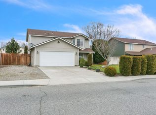 6711 Wrigley Dr, Pasco, WA 99301