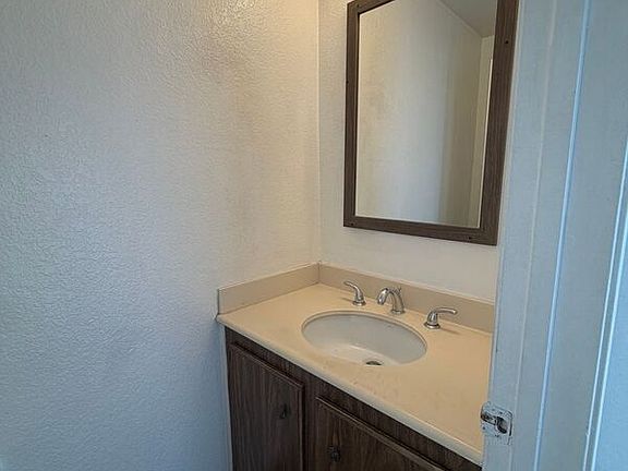 4th image of 615 Parkview Dr