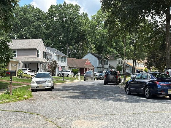 4th image of 7 Lily Ct