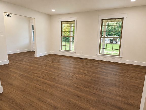 5th image of 60 Smith Rd