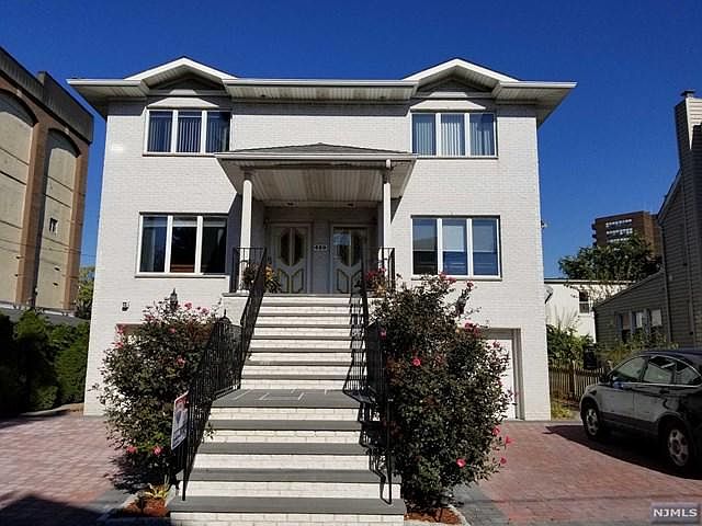 1st image of 499B Catherine St #499B