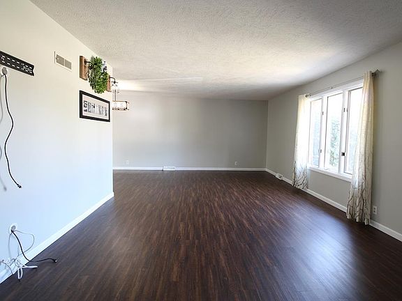 4th image of 2306 Hillside Dr