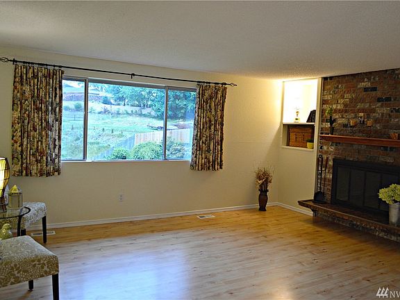 4th image of 702 Highland Ct
