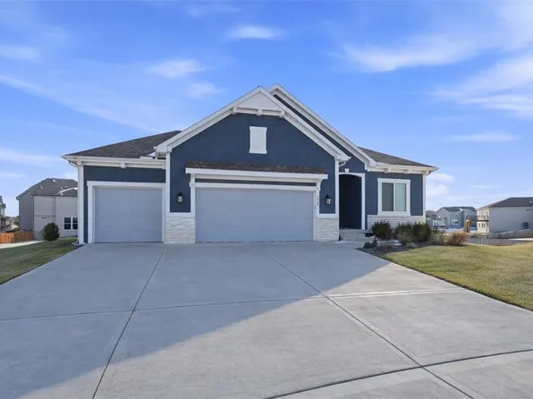 4420 SW Tanzanite Cir, Lees Summit, MO 64082