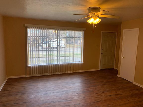 4th image of 2806 N Elm Ave