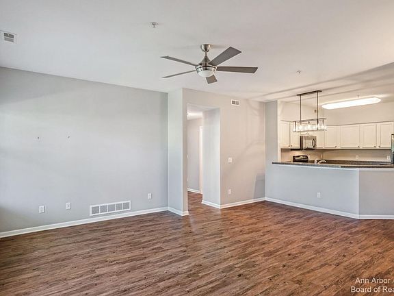 3rd image of 851 E Summerfield Glen Cir #14