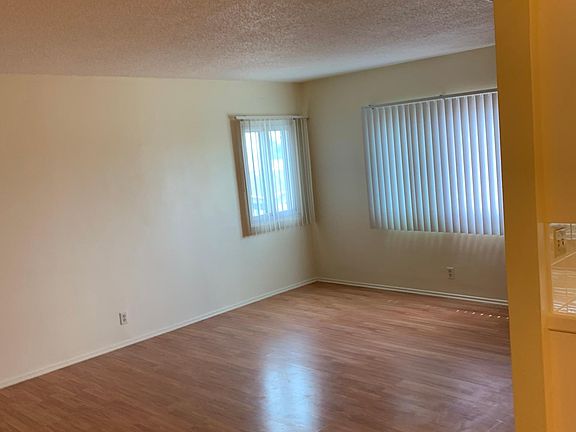3rd image of 821 Larch St
