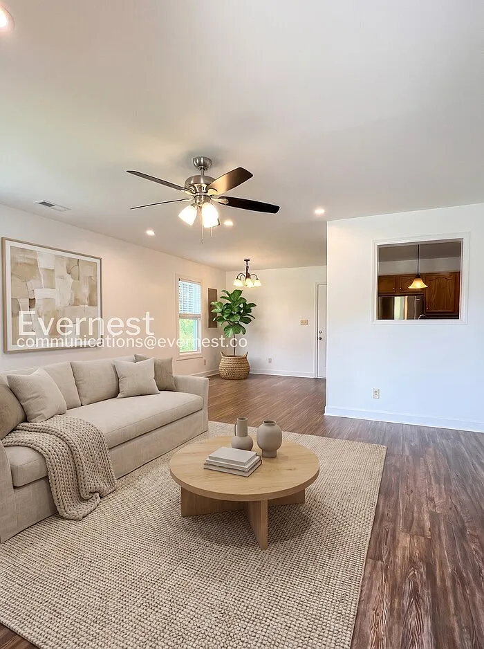 3 bed, 2.0 bath, 1268 sqft, $1,645 — Photo 2