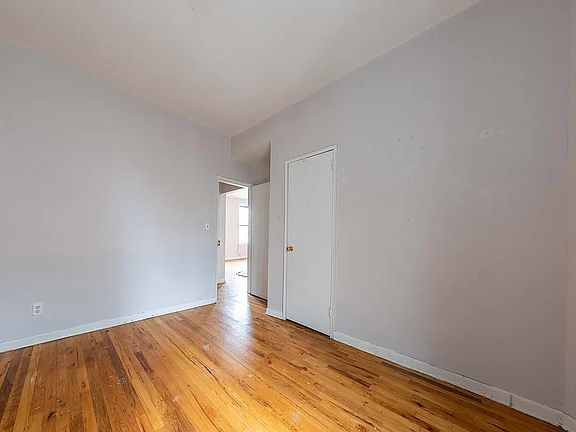 2nd image of 572 E New York Ave #2B
