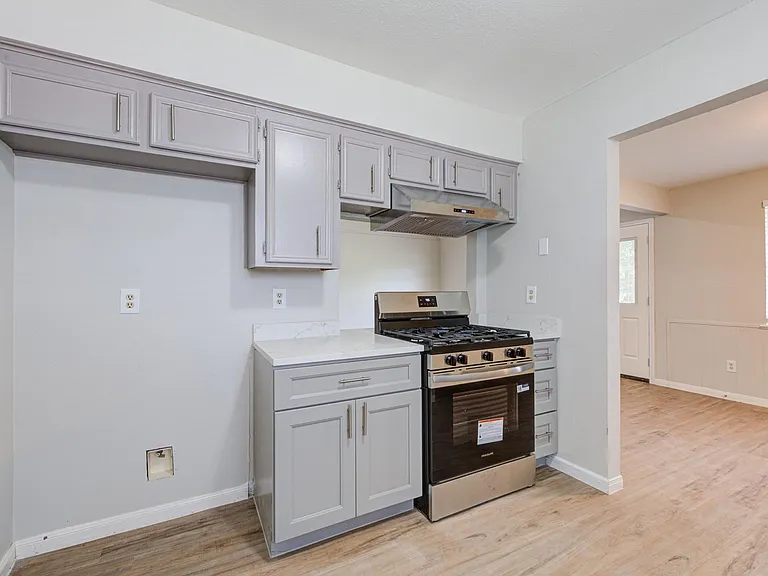 2035 Deerhurst Ln — Photo 9