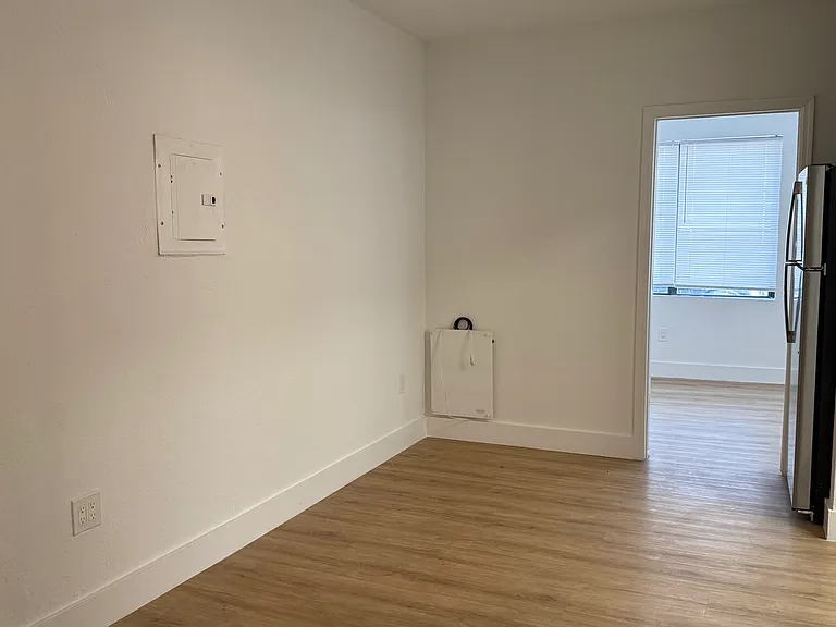 919 SW 6th St #2 — Photo 12