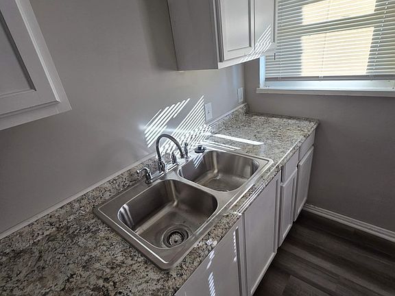 5th image of 1630 Darst Ave #3