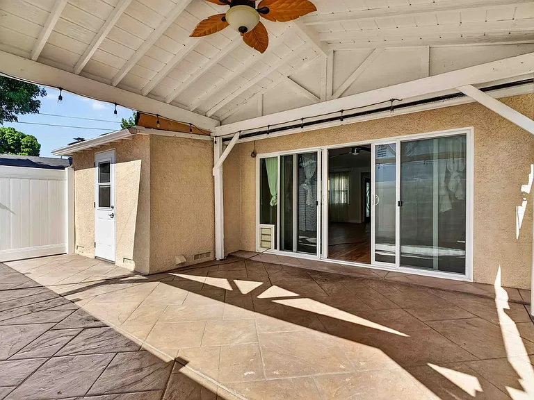 8007 Louise Ave — Photo 6