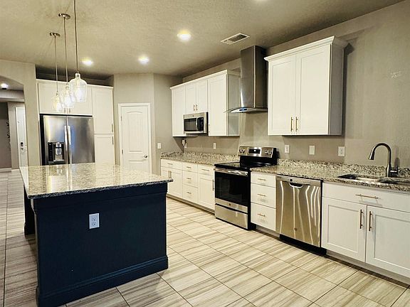 3rd image of 1907 N Orchid Dr