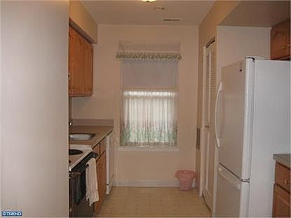 4th image of 2042 Harbour Dr