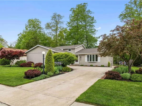 20474 Sandalwood Ln, Strongsville, OH 44149